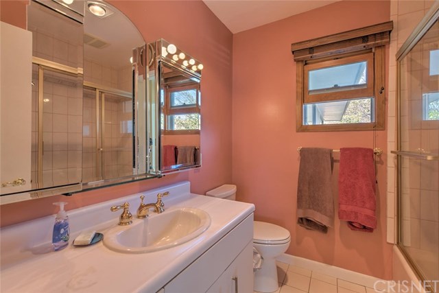 7665 Airlie Drive Tujunga, CA 91042 - Photo 10 of 26