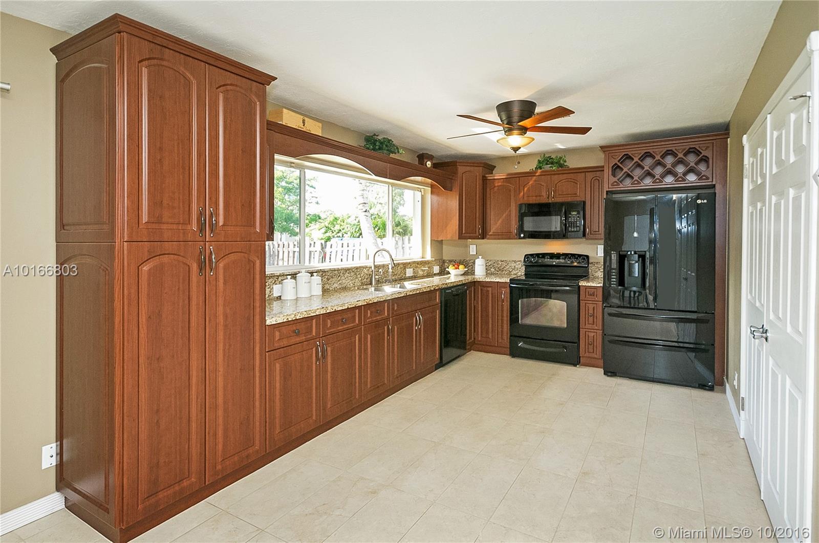 116 Northwest 8th Street Boca Raton, FL 33432 - Photo 8 of 29