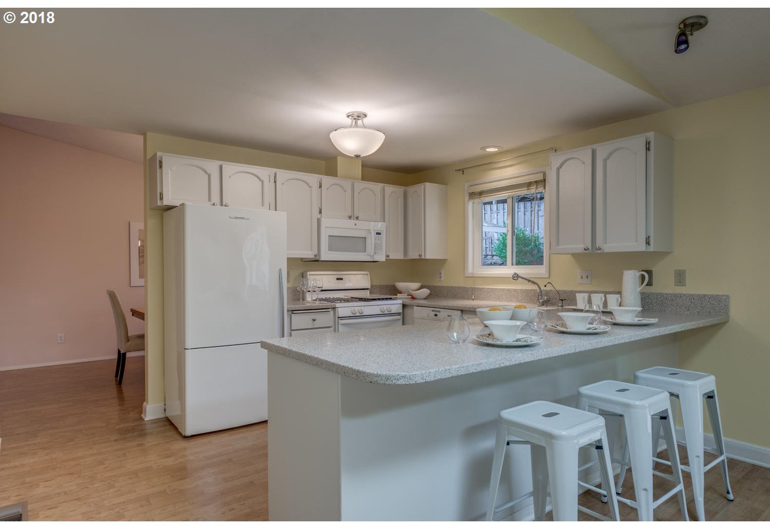 10041 Southwest 25th Avenue Portland, OR 97219 - Photo 5 of 24 Gallery Image 5