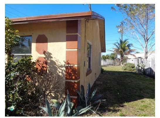 1012 West 25th Street Riviera Beach, FL 33404 - Photo 3 of 4