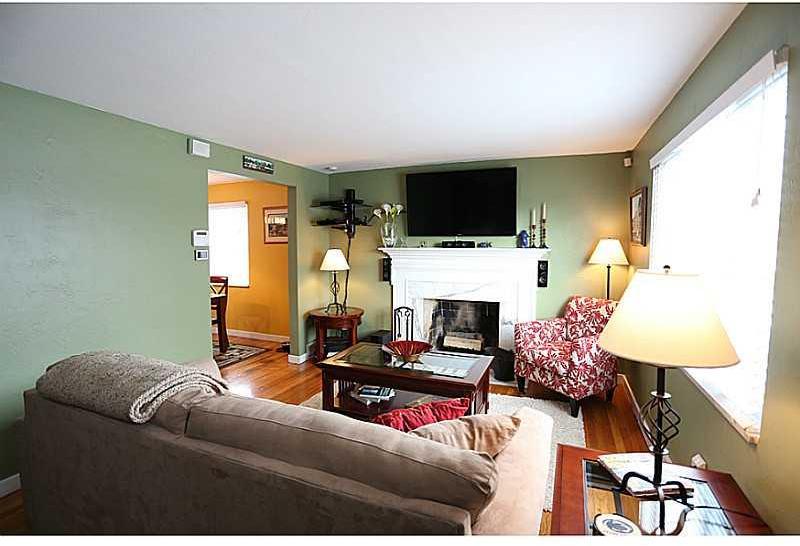 322 Rockhill Road Pittsburgh, PA 15243 - Photo 3 of 24