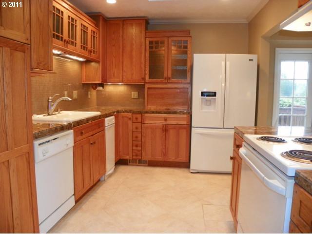 1635 Southwest Freeman Street Portland, OR 97219 - Photo 4 of 15 Gallery Image 4