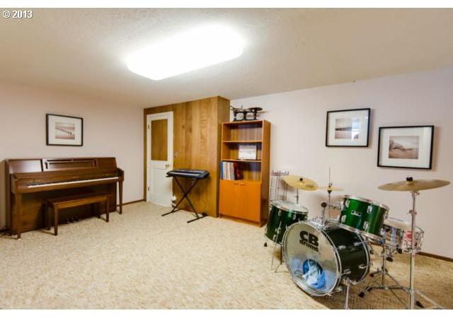 3230 Southwest Ridge Drive Portland, OR 97219 - Photo 14 of 16 Gallery Image 14
