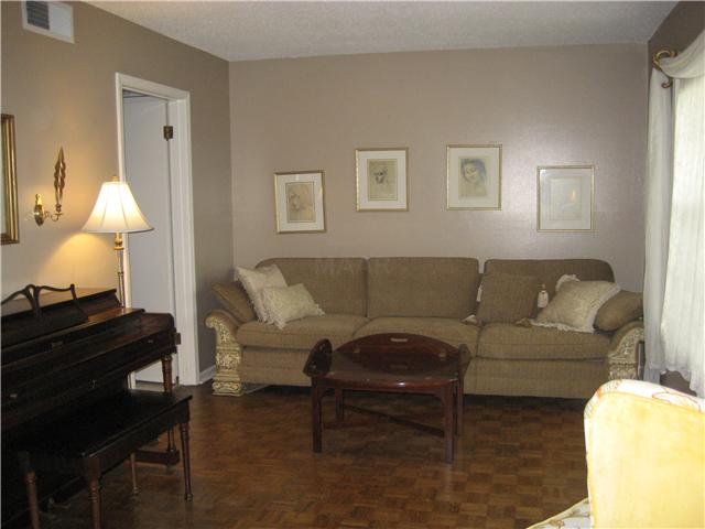 885 South Yates Road, Unit 4 Memphis, TN 38120 - Photo 5 of 9 Living room with hardwood floors, lots of light from large window. This room can be a formal dining room.