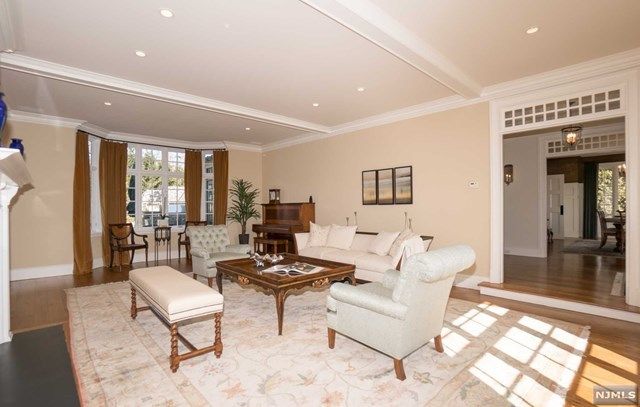 224 Crest Road Ridgewood, NJ 07450 - Photo 3 of 25