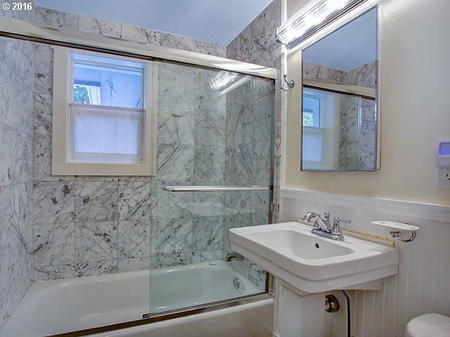 2802 Southwest Mitchell Court Portland, OR 97239 - Photo 22 of 32 Gallery Image 22
