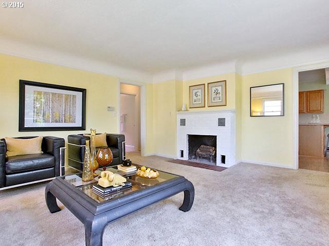 5235 Southwest Custer Street Portland, OR 97219 - Photo 3 of 16 Gallery Image 3