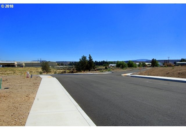 13 Northeast Colleen Road Prineville, OR 97754 - Photo 5 of 16