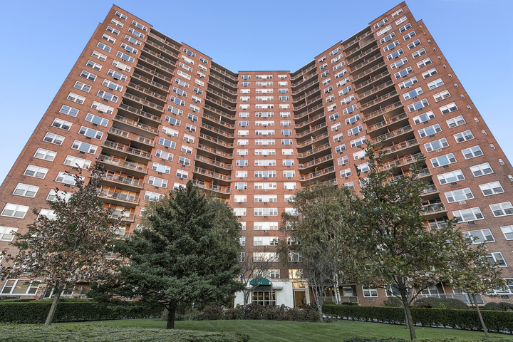 Skyview on the Hudson 5700 Arlington Ave, Bronx, NY 10471 - Photo 1 of 17