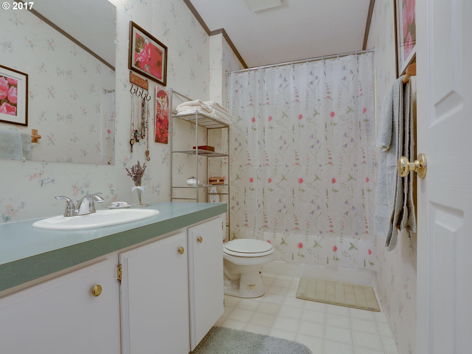 931 Southwest Sunset Way Troutdale, OR 97060 - Photo 11 of 32