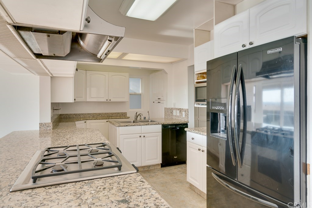 528 The Strand Hermosa Beach, CA 90254 - Photo 16 of 28