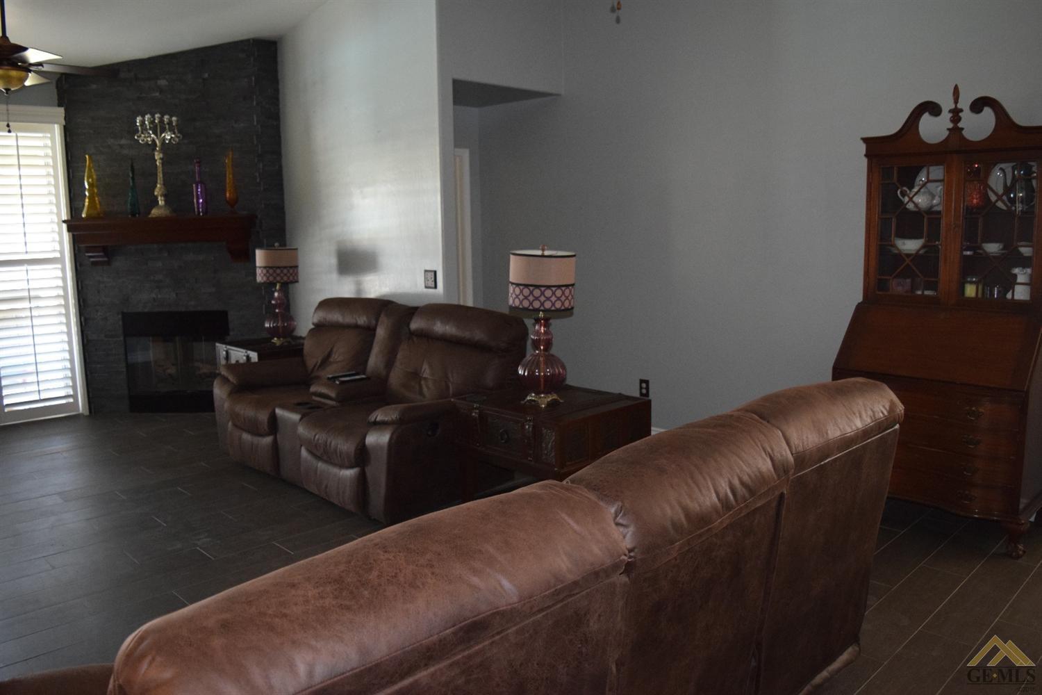 4502 Chinta Drive Bakersfield, CA 93313 - Photo 2 of 29