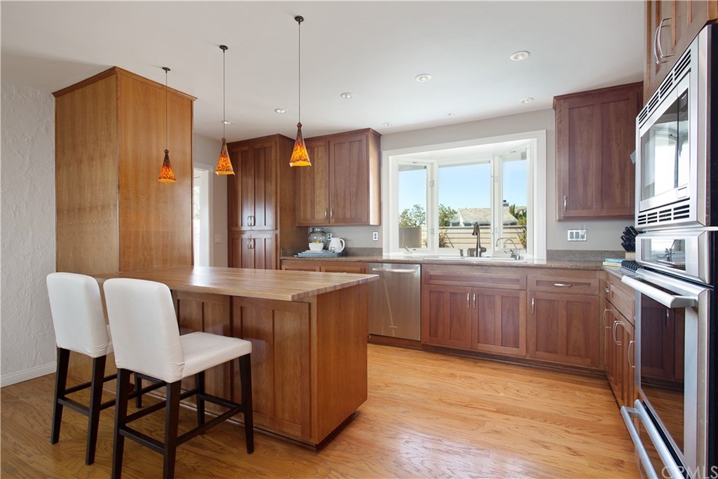 1588 Skyline Drive Laguna Beach, CA 92651 - Photo 8 of 18 Open chef's kitchen with pool and ocean views. Butcher block breakfast bar with high-end finishes and top of the line appliances, such as built-in Sub-Zero refrigerator, Viking cooktop and Thermador oven. Cherry wood cabinets.