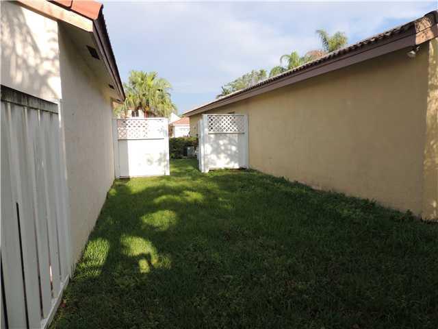 Silver Lakes Pembroke Pines, FL 33029 - Photo 22 of 25