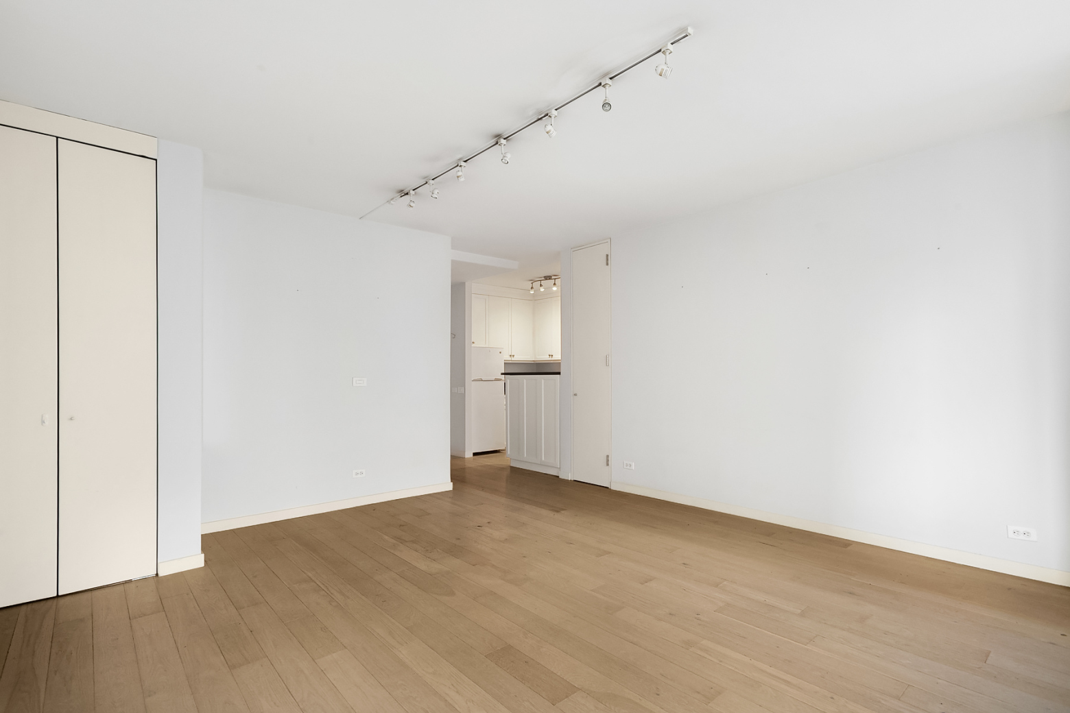330 East 75th Street, Unit 3L Manhattan, NY 10021 - Photo 3 of 5