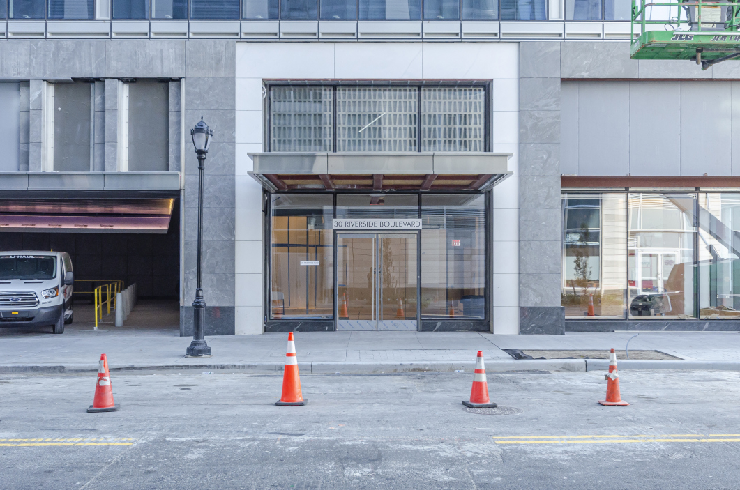 Two Waterline Square 30 Riverside Blvd, Manhattan, NY 10069 - Photo 4 of 12