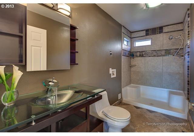 5234 Southeast Powell Valley Road Gresham, OR 97080 - Photo 6 of 16 Gallery Image 6