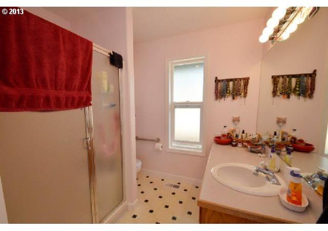 12170 Southwest 9th Street Beaverton, OR 97005 - Photo 11 of 16 Gallery Image 11