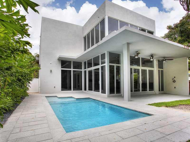 2275 Overbrook Street Miami, FL 33133 - Photo 2 of 34 Gallery Image 2