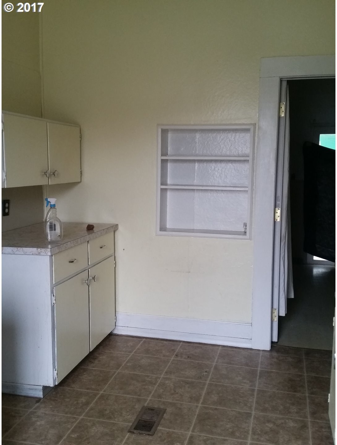 209 Douglas Street Yoncalla, OR 97499 - Photo 7 of 18 Gallery Image 7