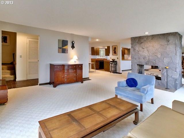 1779 Southwest Comus Street Portland, OR 97219 - Photo 3 of 16 Gallery Image 3