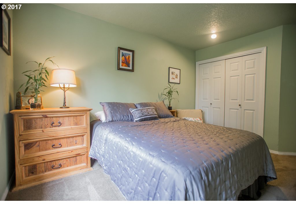 10737 Southwest Inverness Court Portland, OR 97219 - Photo 17 of 32 Gallery Image 17
