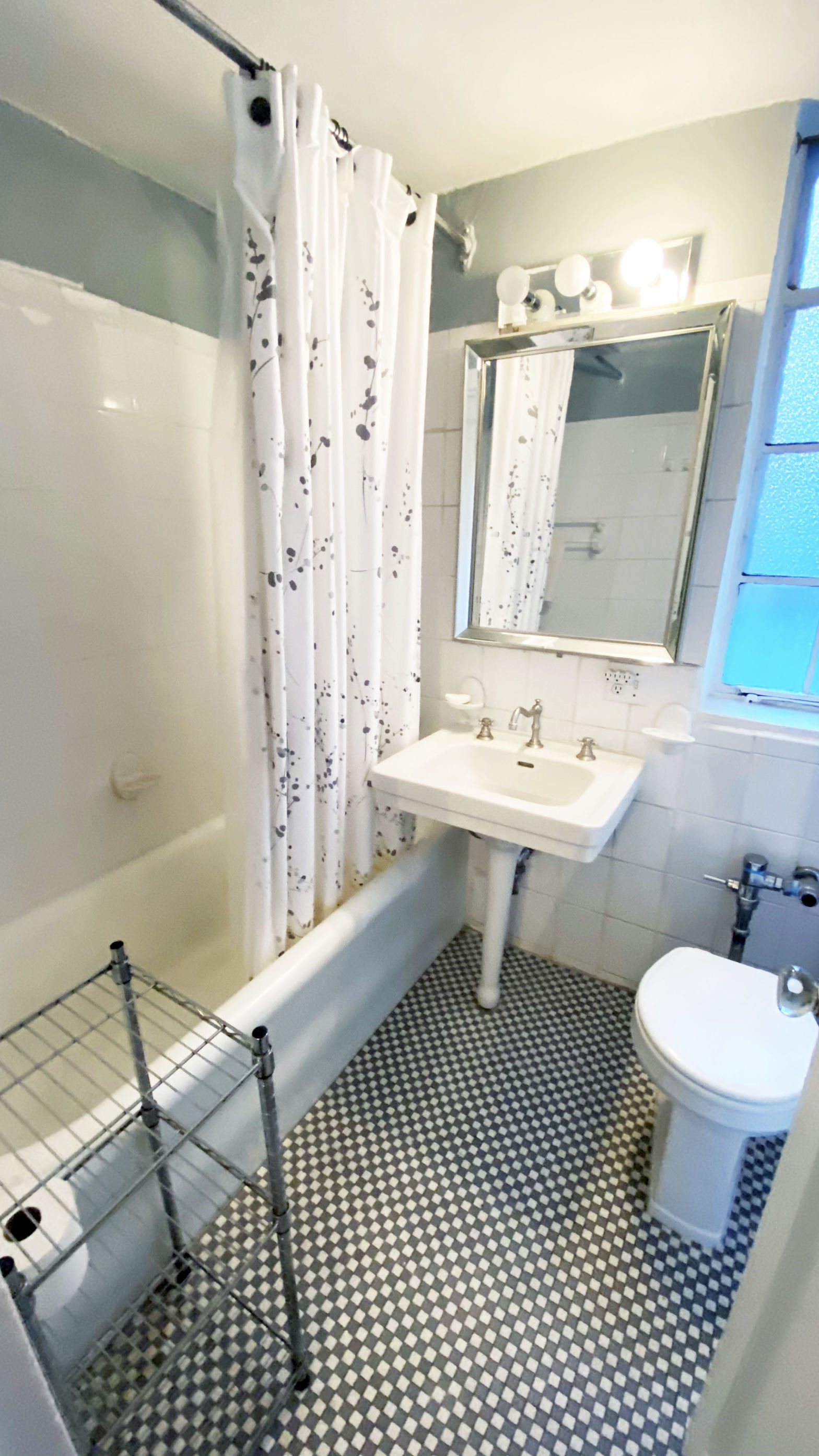 333 East 43rd Street, Unit 212 Manhattan, NY 10017 - Photo 7 of 14