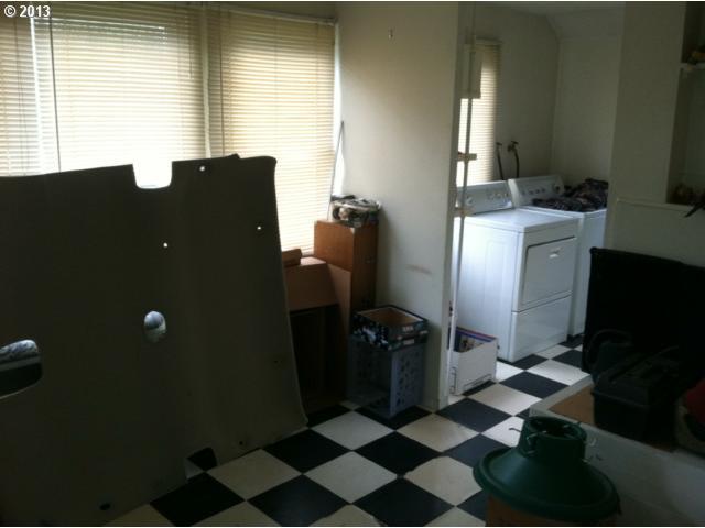 8110 Southwest Taylors Ferry Road Portland, OR 97223 - Photo 10 of 14 Gallery Image 10