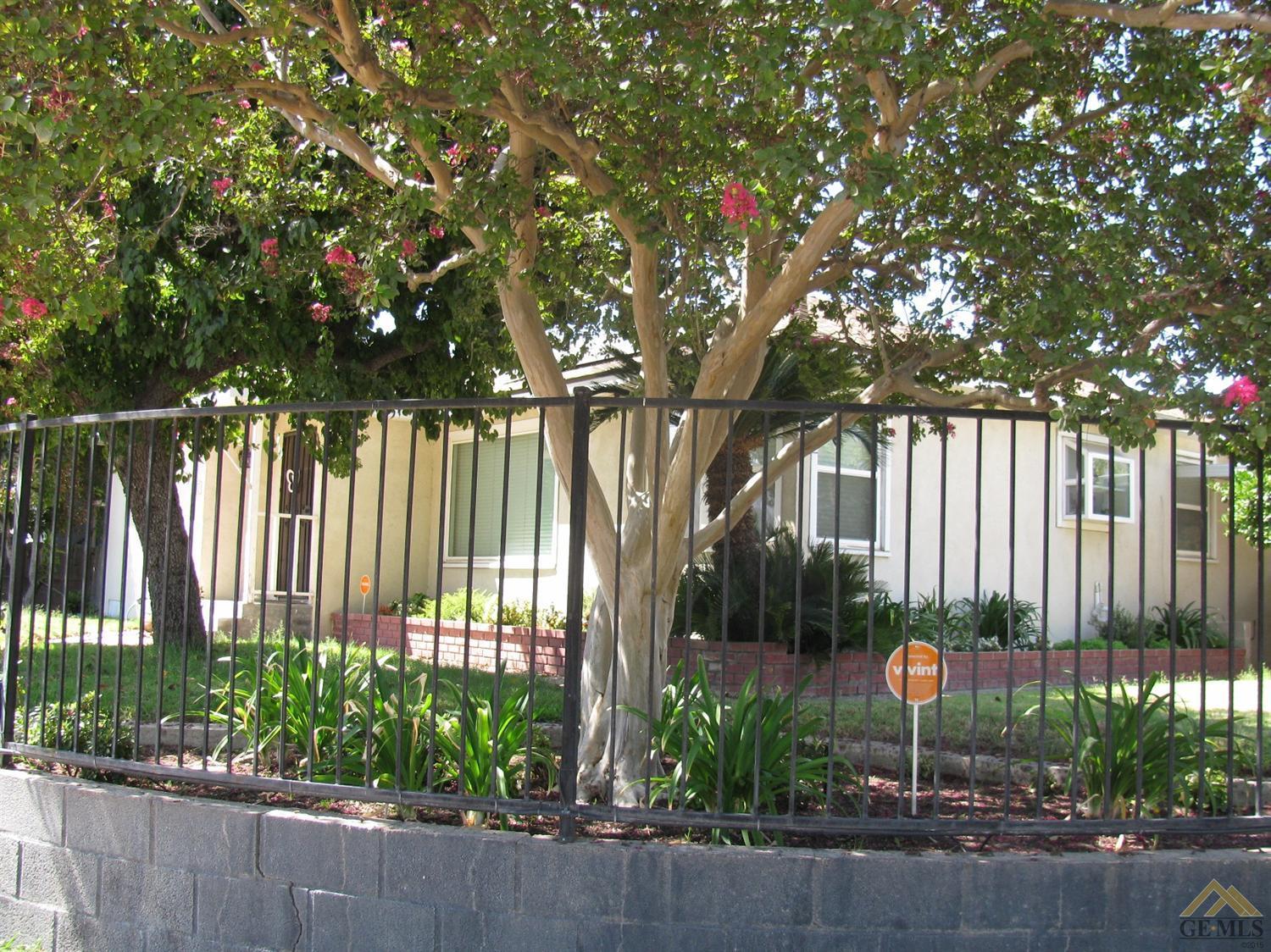 141 Real Road Bakersfield, CA 93309 - Photo 2 of 9 Gallery Image 2