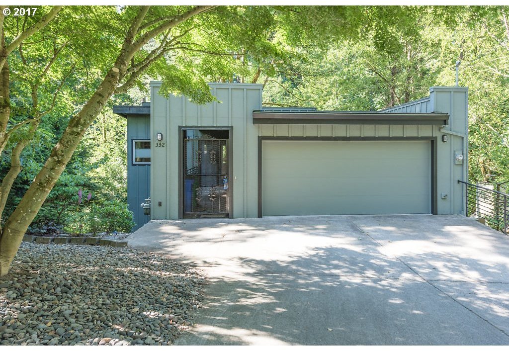 352 Southwest Custer Street Portland, OR 97219 - Photo 1 of 32 Gallery Image 1