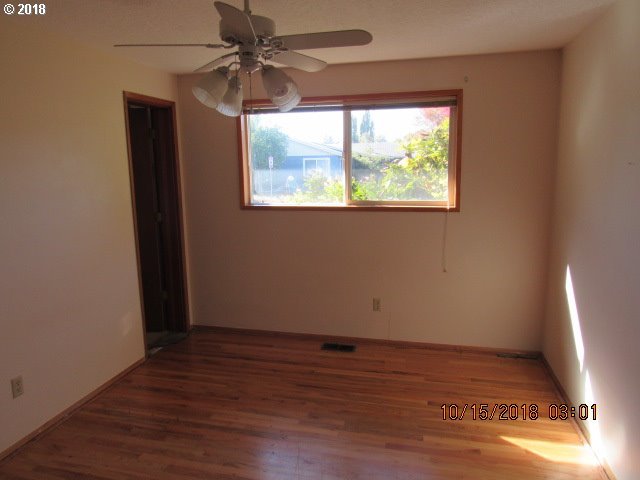 2190 Umpqua Road Woodburn, OR 97071 - Photo 12 of 23 Gallery Image 12