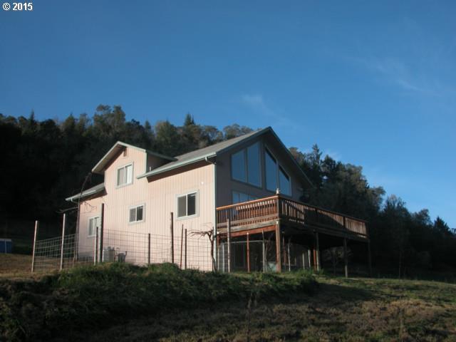 3876 Shoestring Road Riddle, OR 97469 - Photo 3 of 15