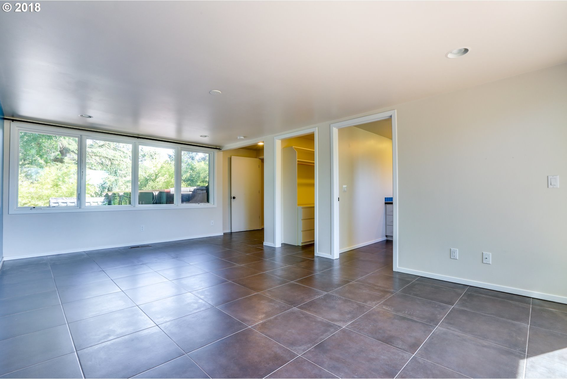 10370 Southwest Ridgeview Lane Portland, OR 97219 - Photo 5 of 29 Gallery Image 5