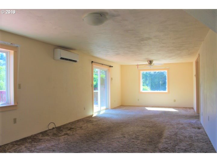 62797 Koski Road Coos Bay, OR 97420 - Photo 4 of 25 Gallery Image 4