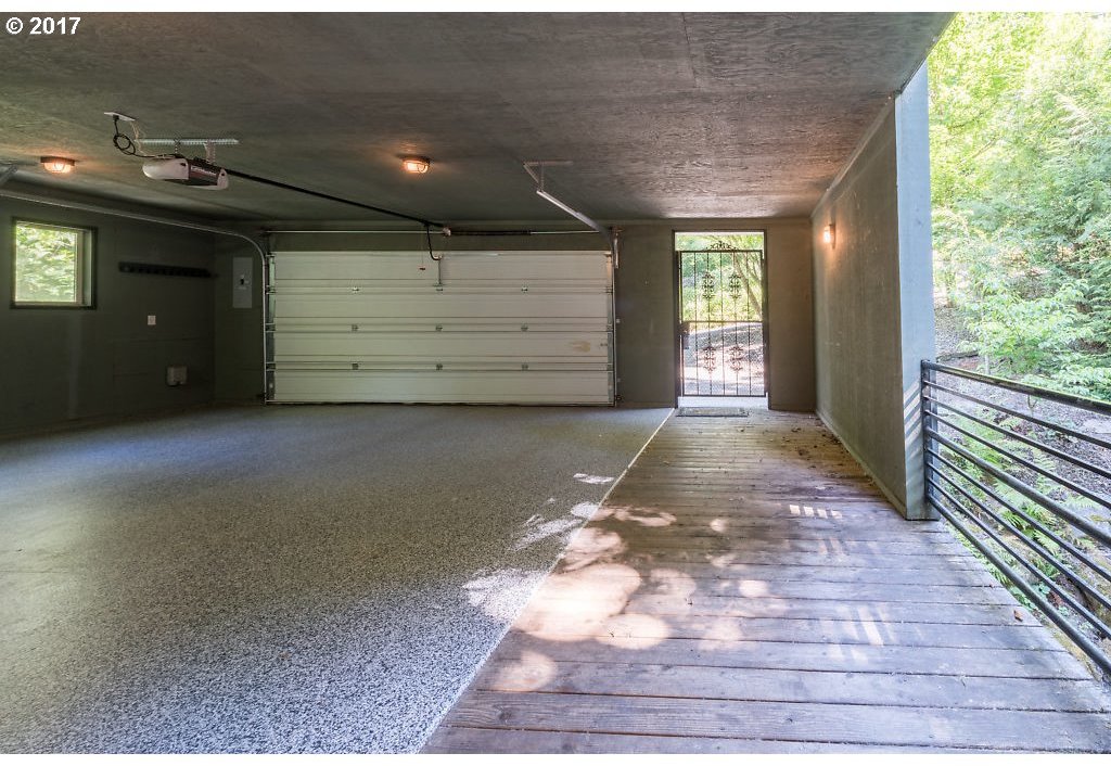 352 Southwest Custer Street Portland, OR 97219 - Photo 3 of 32 Gallery Image 3