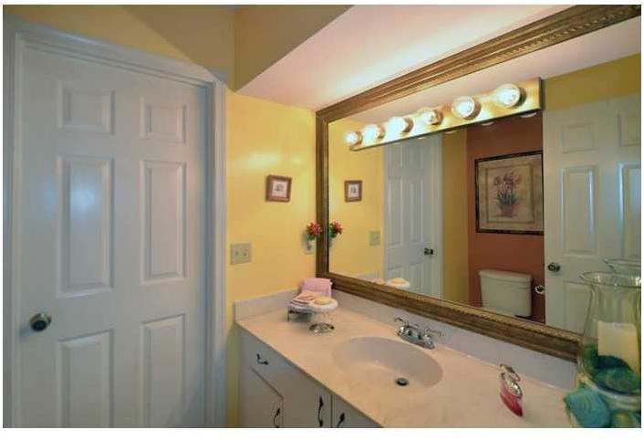 910 Southwest 87th Terrace Plantation, FL 33324 - Photo 3 of 27 Gallery Image 3