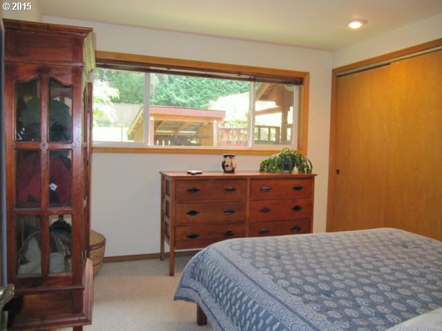 2627 Southwest Huber Street Portland, OR 97219 - Photo 15 of 16 Gallery Image 15