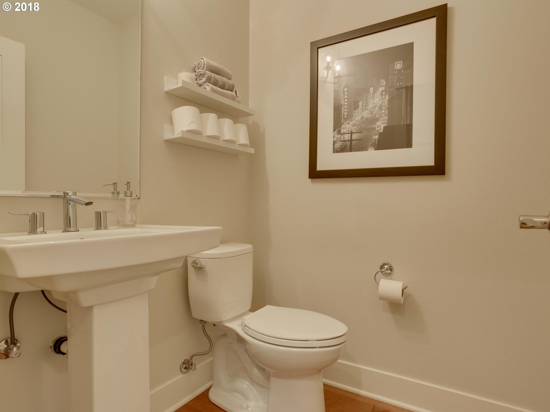 5868 Southwest Ralston Drive Portland, OR 97239 - Photo 7 of 31 Gallery Image 7