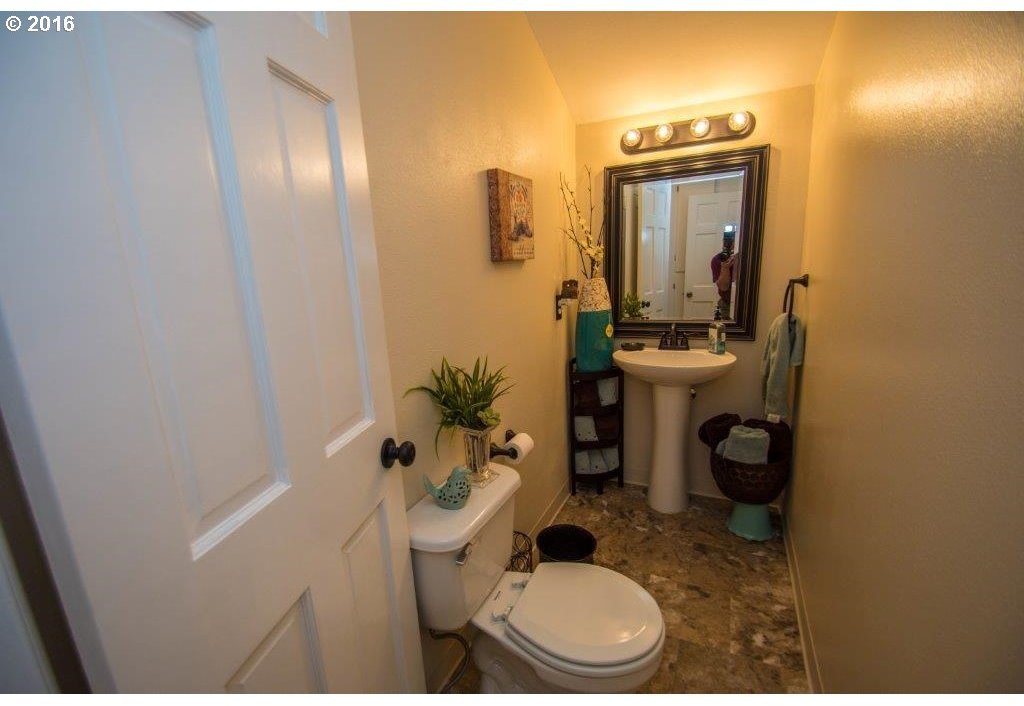 8275 Southwest Mapleleaf Street Tigard, OR 97223 - Photo 20 of 23 Gallery Image 20