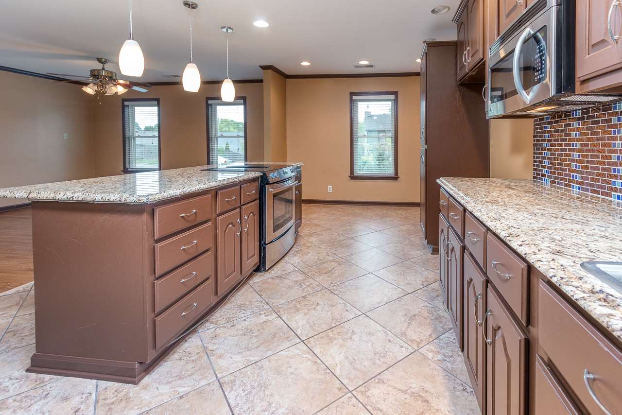 6075 Ivanhoe Road Bartlett, TN 38134 - Photo 3 of 24