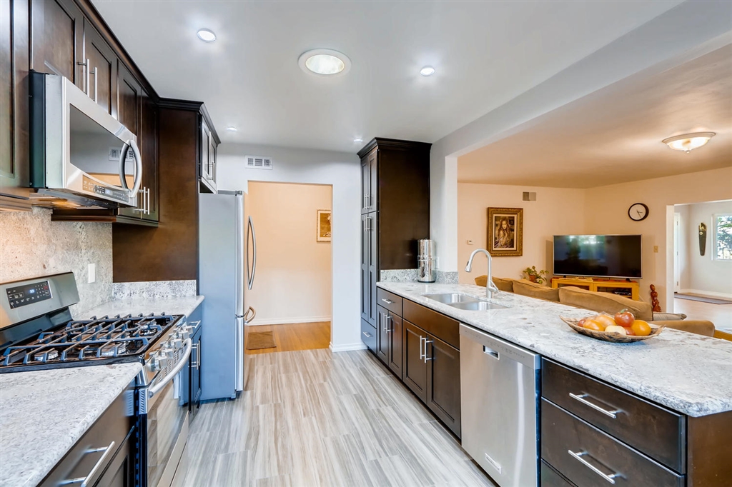 4252 Appleton Street San Diego, CA 92117 - Photo 5 of 25
