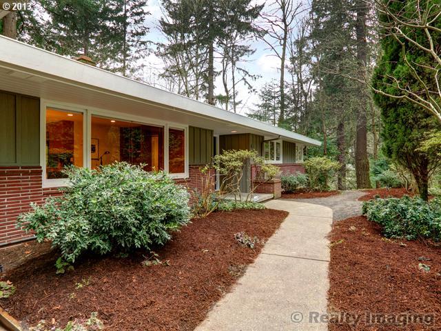 646 Southwest Cheltenham Street Portland, OR 97239 - Photo 1 of 16 Gallery Image 1