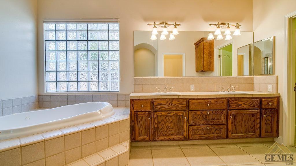 10207 Skiles Drive Bakersfield, CA 93311 - Photo 30 of 34