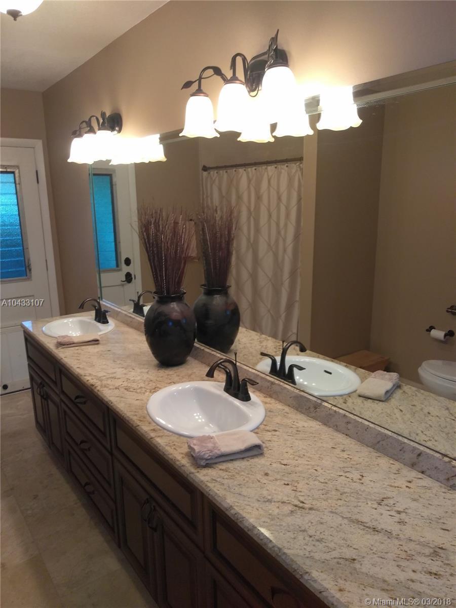 17720 Southwest 70th Place Southwest Ranches, FL 33331 - Photo 11 of 27 Gallery Image 11