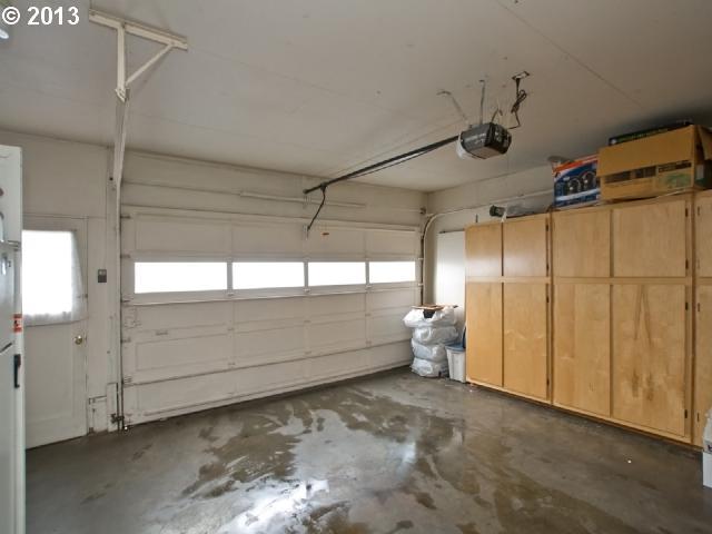 12026 Southeast Foster Road Portland, OR 97266 - Photo 13 of 16