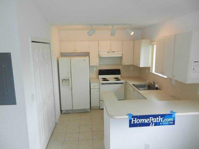 3385 Northeast 10th Street, Unit 201 Homestead, FL 33033 - Photo 5 of 22