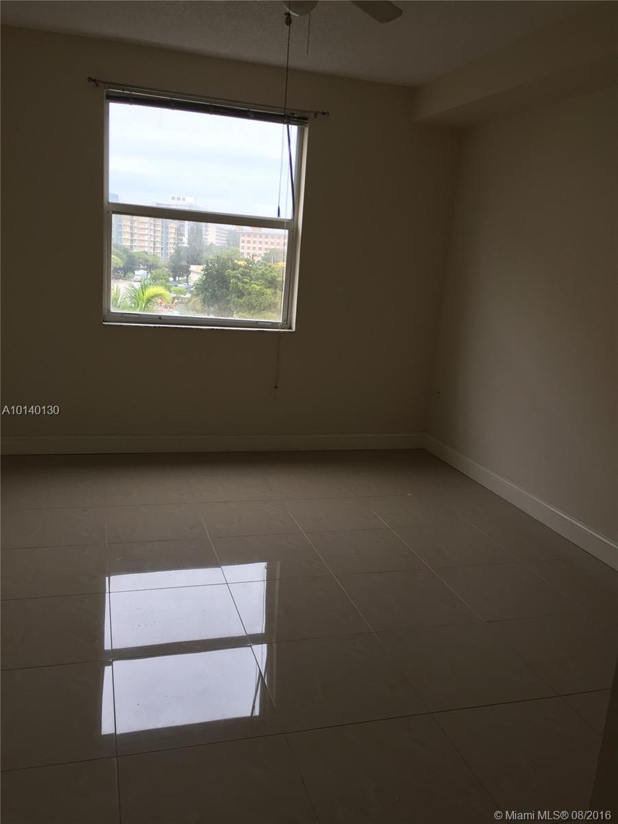 17150 North Bay Road, Unit 2511 Sunny Isles Beach, FL 33160 - Photo 3 of 19