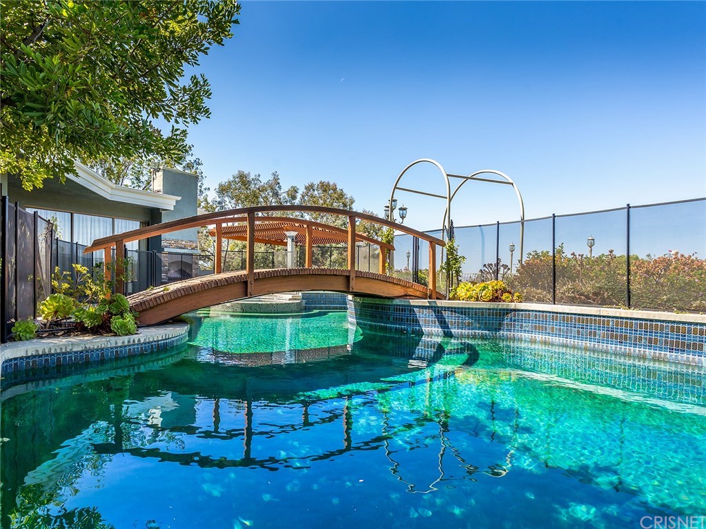 4151 Falling Leaf Drive Encino, CA 91316 - Photo 23 of 30 Backyard/Pool
