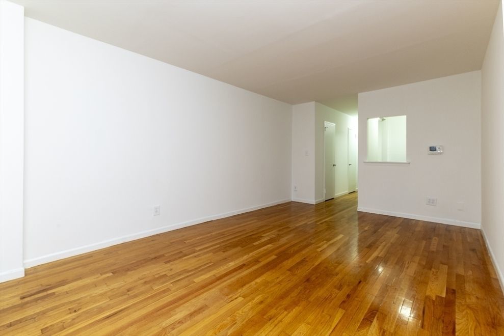 343 East 76th Street, Unit 5D Manhattan, NY 10075 - Photo 2 of 4