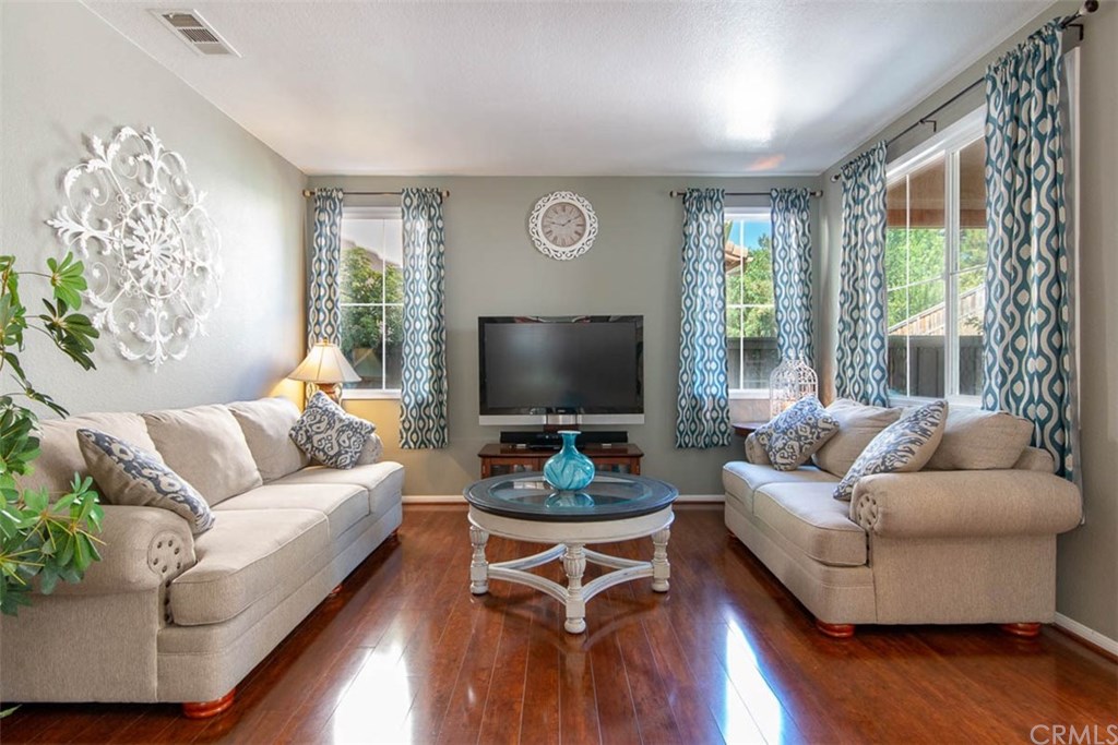 32009 Hummingbird Way Temecula, CA 92592 - Photo 7 of 40